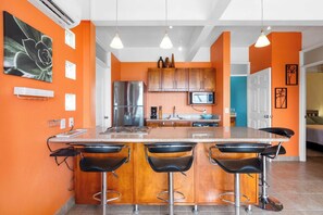 Fridge, microwave, stovetop, dishwasher