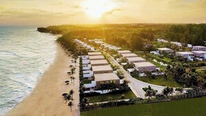 A coastal resort with beachfront villas, a main road, and a beach. - Glenwood Sanctuary Villa 85 Ho Tram (Ho Chi Minh City)