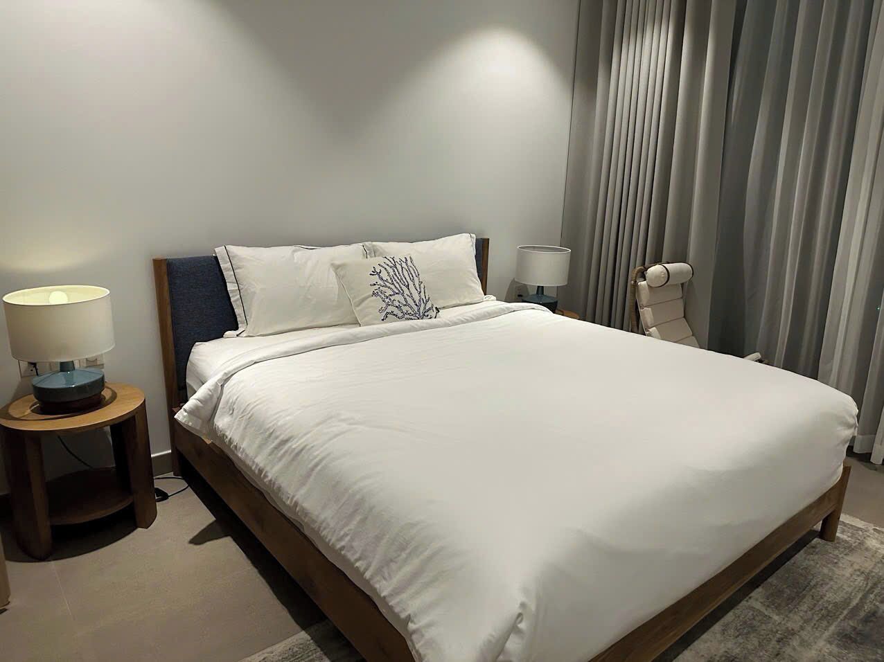 Lyxvilla - utsikt mot trädgården | Strykjärn/strykbräda och gratis wi-fi