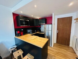 Réfrigérateur, four à micro-ondes, lave-vaisselle