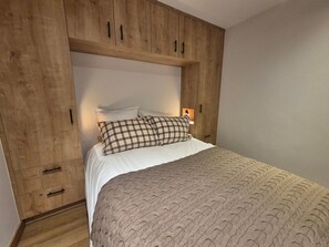 1 bedroom, travel crib, WiFi