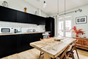 Fridge, oven, stovetop, dishwasher