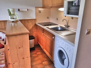 Microwave, oven, coffee/tea maker, toaster