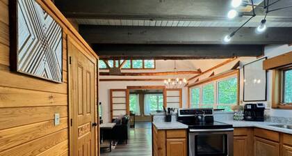 Private Chalet, 3 Queen beds on Trails in Voyager