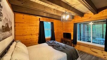 2 bedrooms, desk, iron/ironing board, WiFi