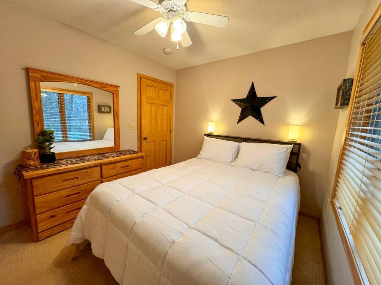 4 bedrooms, desk, iron/ironing board, travel crib