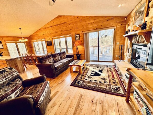 TV, fireplace