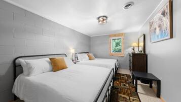 办公桌、熨斗/熨衣板、WiFi、床单