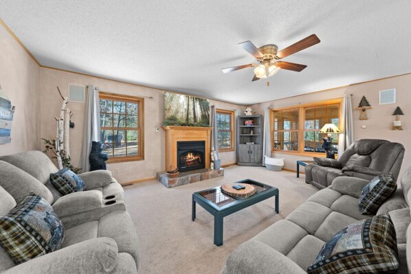 TV, fireplace, stereo