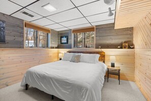 4 bedrooms, desk, iron/ironing board, WiFi