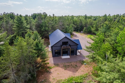 Berg Lake Barndo - Luxe Retreat on Berg Lake