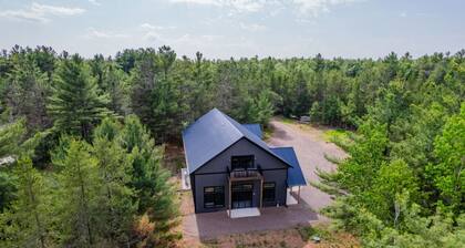 Berg Lake Barndo - Luxe Retreat on Berg Lake
