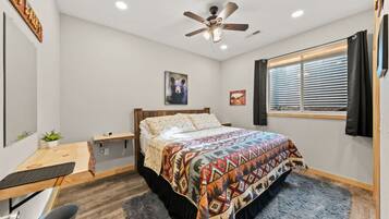 6 bedrooms, desk, iron/ironing board, WiFi