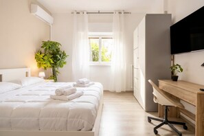 2 bedrooms, desk, iron/ironing board