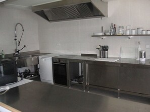 Refrigerador, horno, parrilla de estufa y lavavajillas
