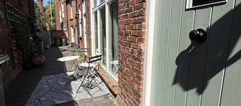 The Mews - Worcester City - Gated - Self Check In - WIFI - 2 Doubles - Sleeps 6