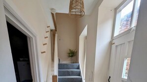 A staircase with a wooden handrail and a woven light fixture above it. - The Mews - Worcester City - Gated - Self Check In - WIFI - 2 Doubles - Sleeps 6 (Worcester)