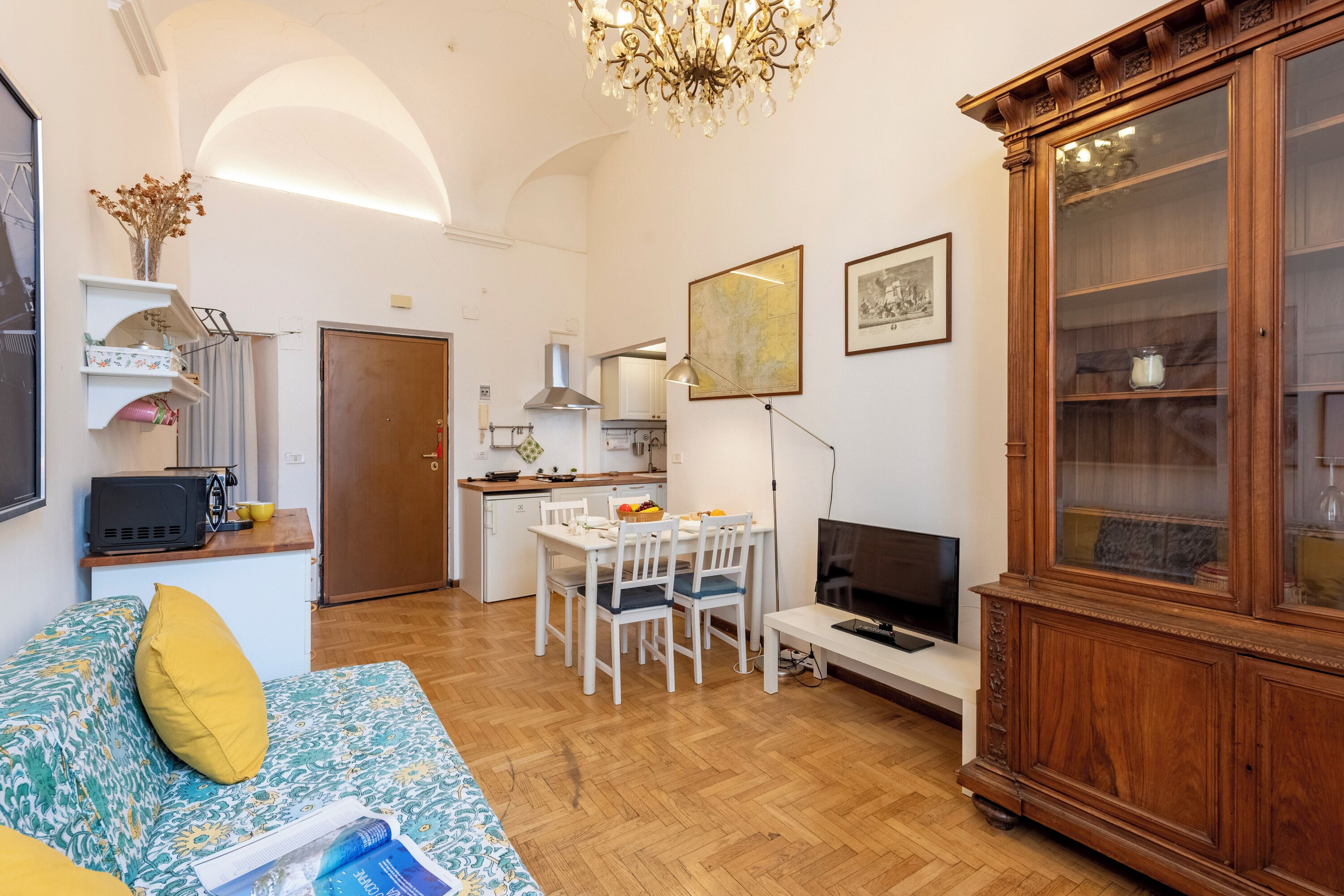Leilighet – standard, flere soverom (Central Apartment Porta Soprana) | Oppholdsområde | En 21-tommers Flatskjerm-TV med kabel-kanaler