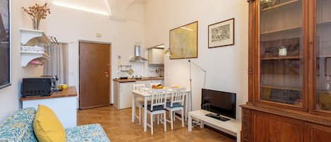 標準公寓, 多間臥室 (Central Apartment Porta Soprana) | 客廳 | 21 吋平面電視連有線電視頻道