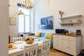 Télévision à écran plat de 21 pouces avec chaînes par câble