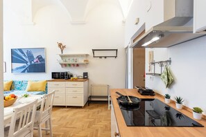 Standard Apartment, Multiple Bedrooms (Central Apartment Porta Soprana) | Private kitchen | Fridge, microwave, stovetop, coffee/tea maker