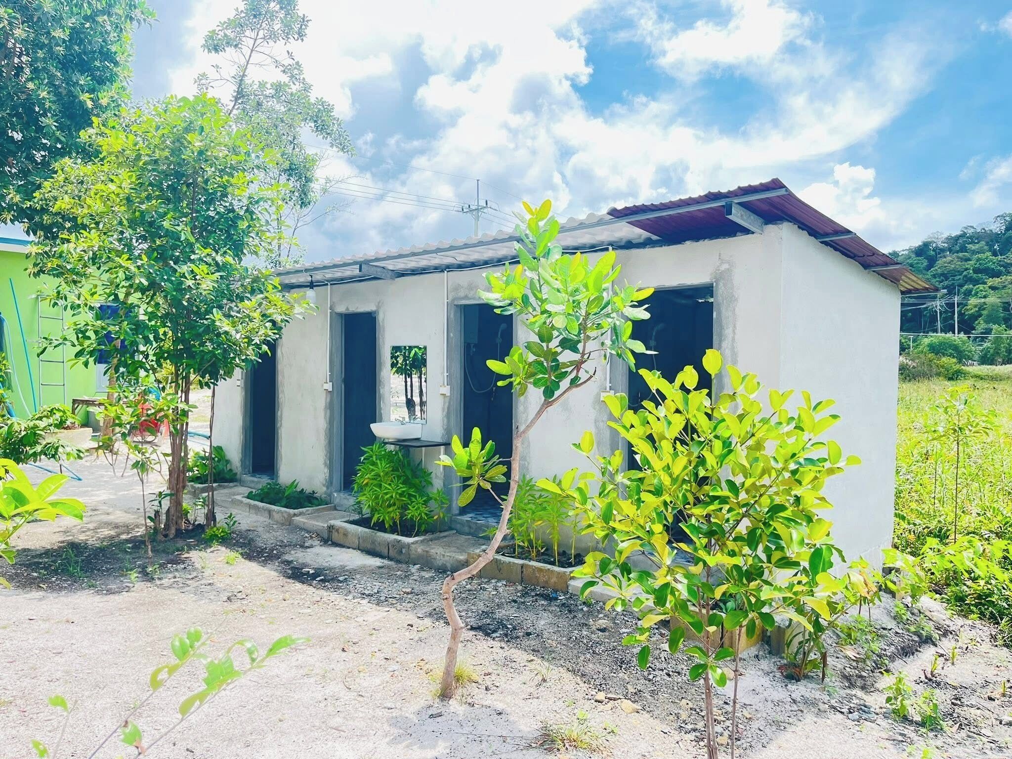 Basic Double Room, 1 Bedroom, Balcony, Garden View | Bathroom | Shower, towels