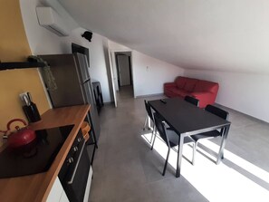 Apartamento, 2 quartos | Opções para refeição