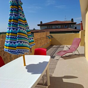 Apartment, 2 Bedrooms | Outdoor dining