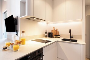 Fridge, microwave, stovetop, dishwasher