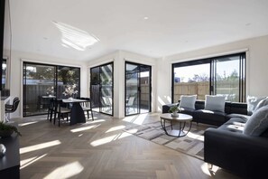 TV, fireplace, offices