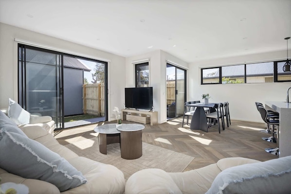 TV, fireplace, offices