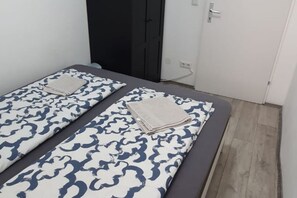 Bügeleisen/Bügelbrett, WLAN, Bettwäsche