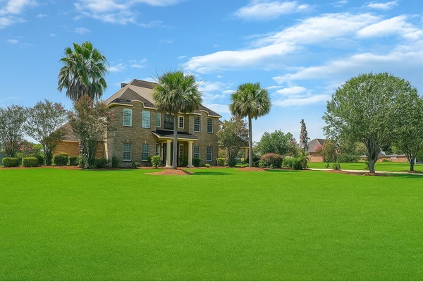 Pet friendly, long term stays in Lafayette, Louisiana