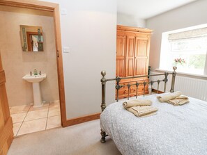 3 bedrooms, individually decorated, individually furnished, free WiFi - Bridge House (Hawes)