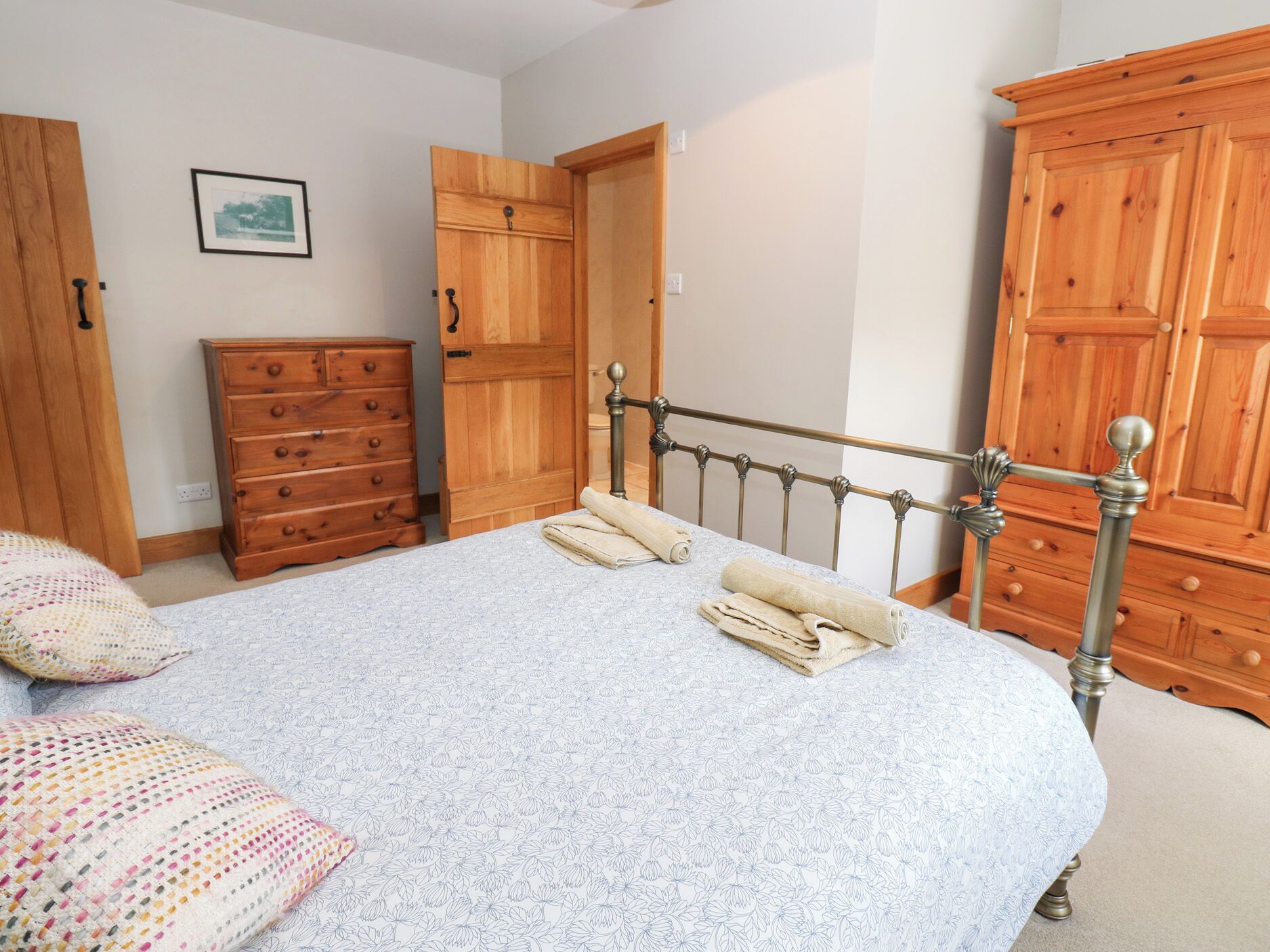 3 bedrooms, individually decorated, individually furnished, free WiFi