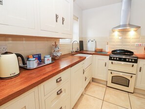 Dishwasher, cookware/dishes/utensils
