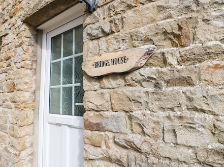 Exterior detail. Bridge House