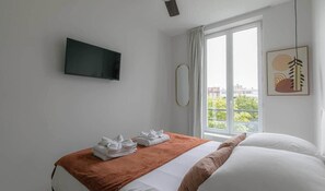 Tabla de planchar con plancha y wifi