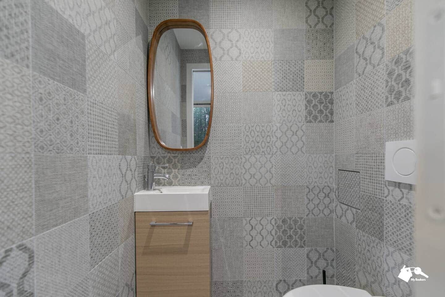 Kostenlose Toilettenartikel, Haartrockner, Toilettenpapier