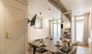 Iron/ironing board, WiFi