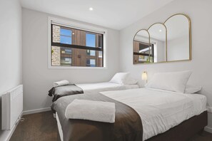 2 bedrooms, iron/ironing board, WiFi