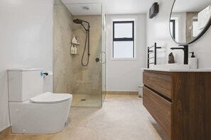 Shower, hair dryer, towels