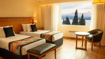 1 habitación, tabla de planchar con plancha, wifi gratis y ropa de cama