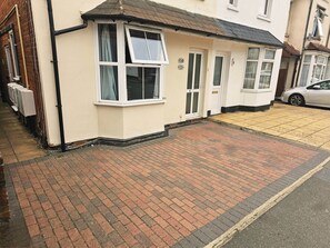 تفاصيل الفندق من الخارج