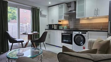 Fridge, microwave, stovetop, dishwasher