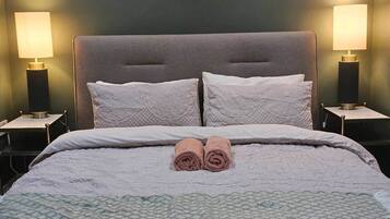 1 bedroom, desk, iron/ironing board, WiFi