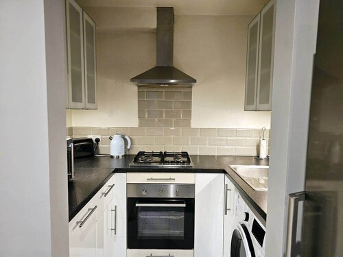 Stay Zen Apartments - Free Parking & Garden Woking