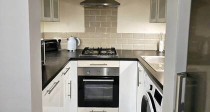 Stay Zen Apartments - Free Parking & Garden Woking