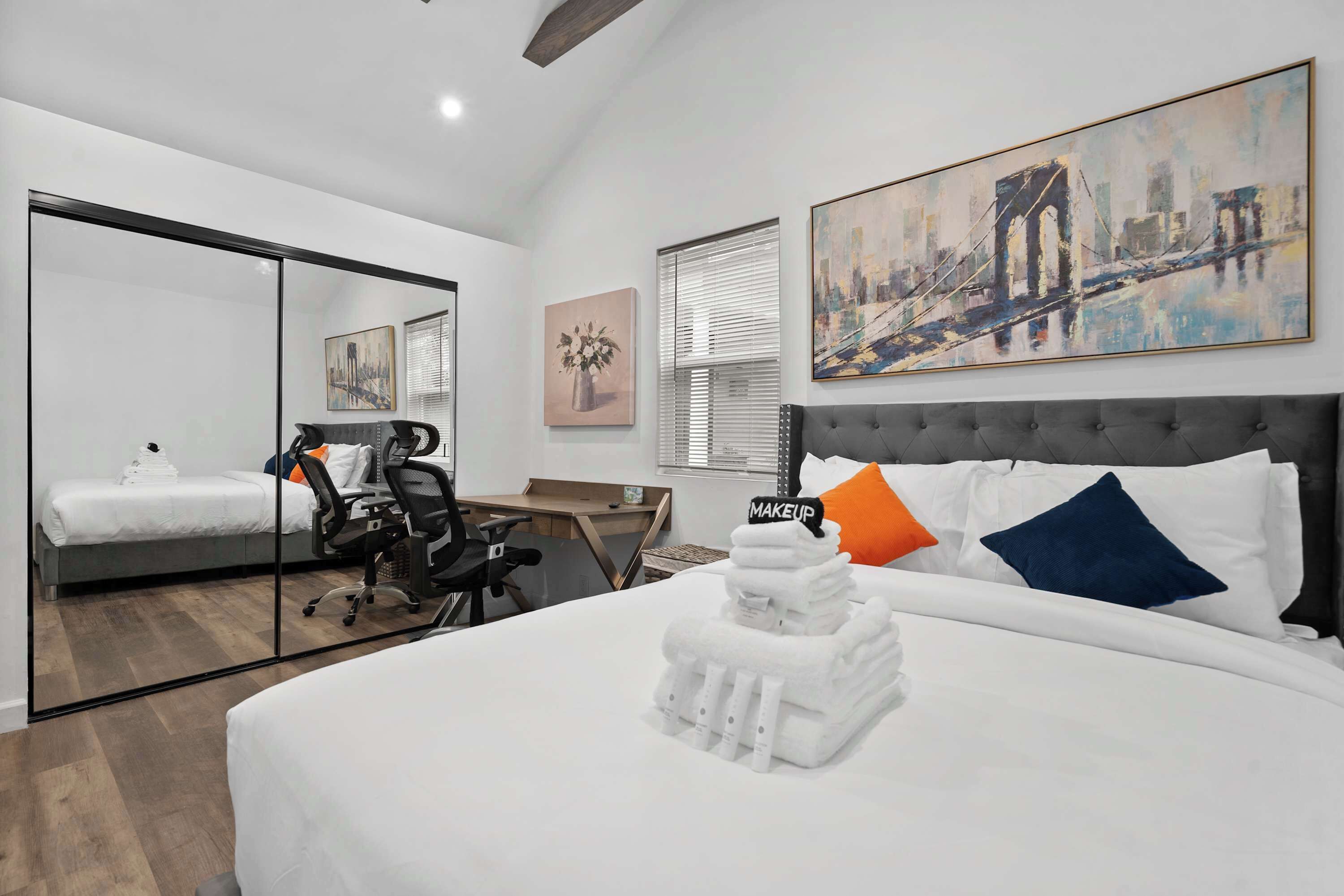 2 soverom, strykejern/-brett, reiseseng for barn og wi-fi