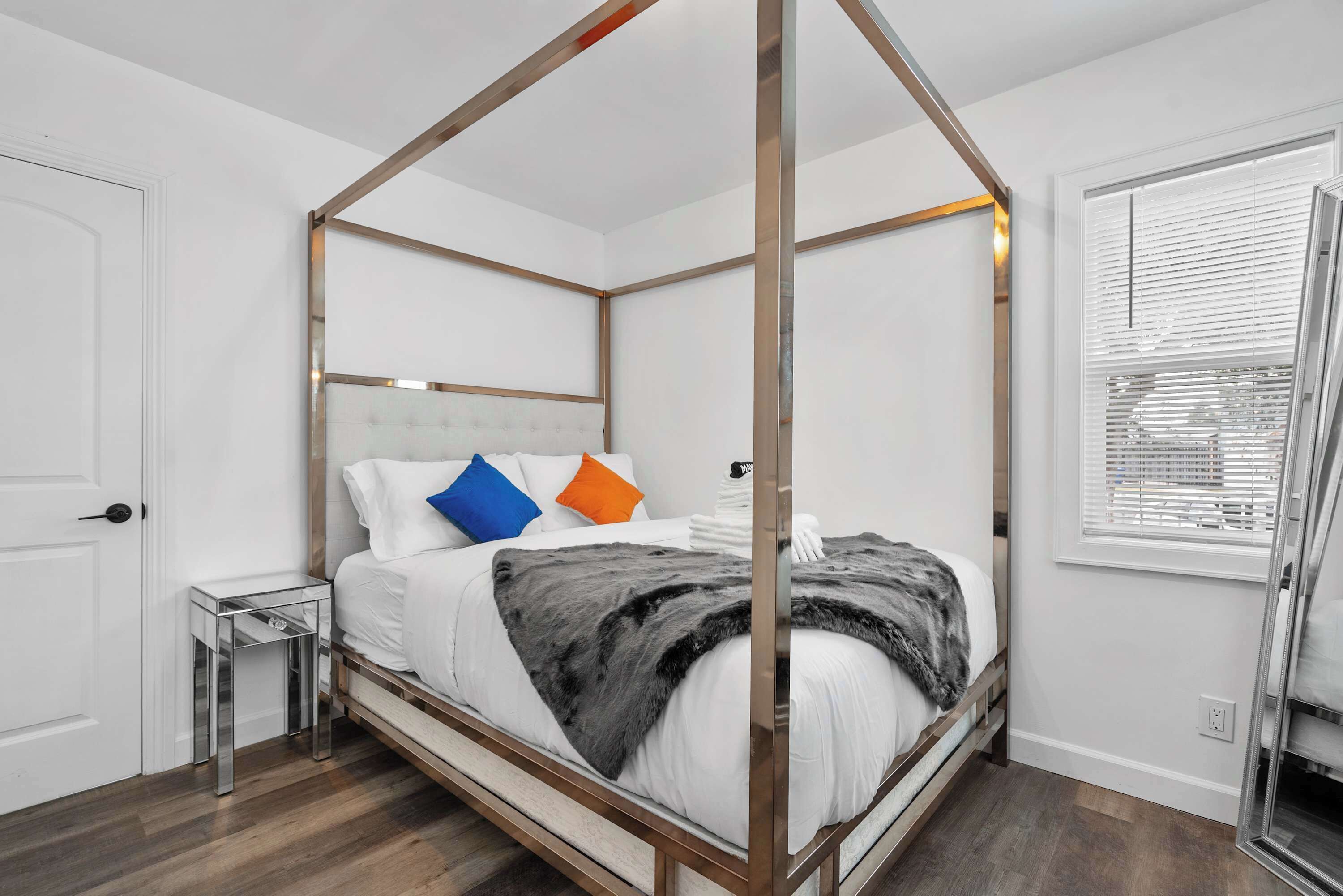 2 habitaciones, tabla de planchar con plancha, cuna de viaje y wifi 